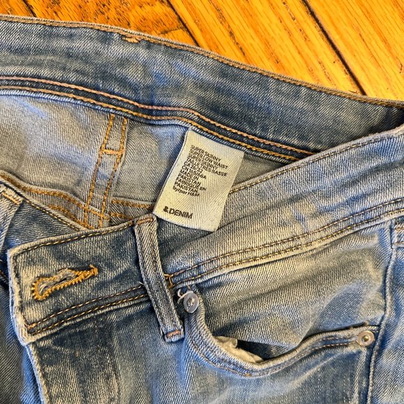 H&M Super Skinny Low Waist Light Wash Jeans (Size: 26/32) - Picture 5 of 10